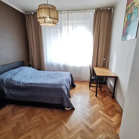 Cozy Spacious Apartment With Balcony-3